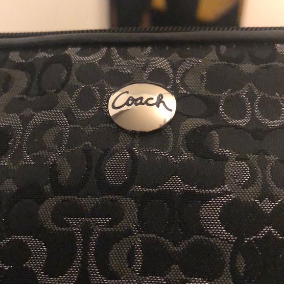 Signature Coach multipurpose bag - Picture 3 of 5